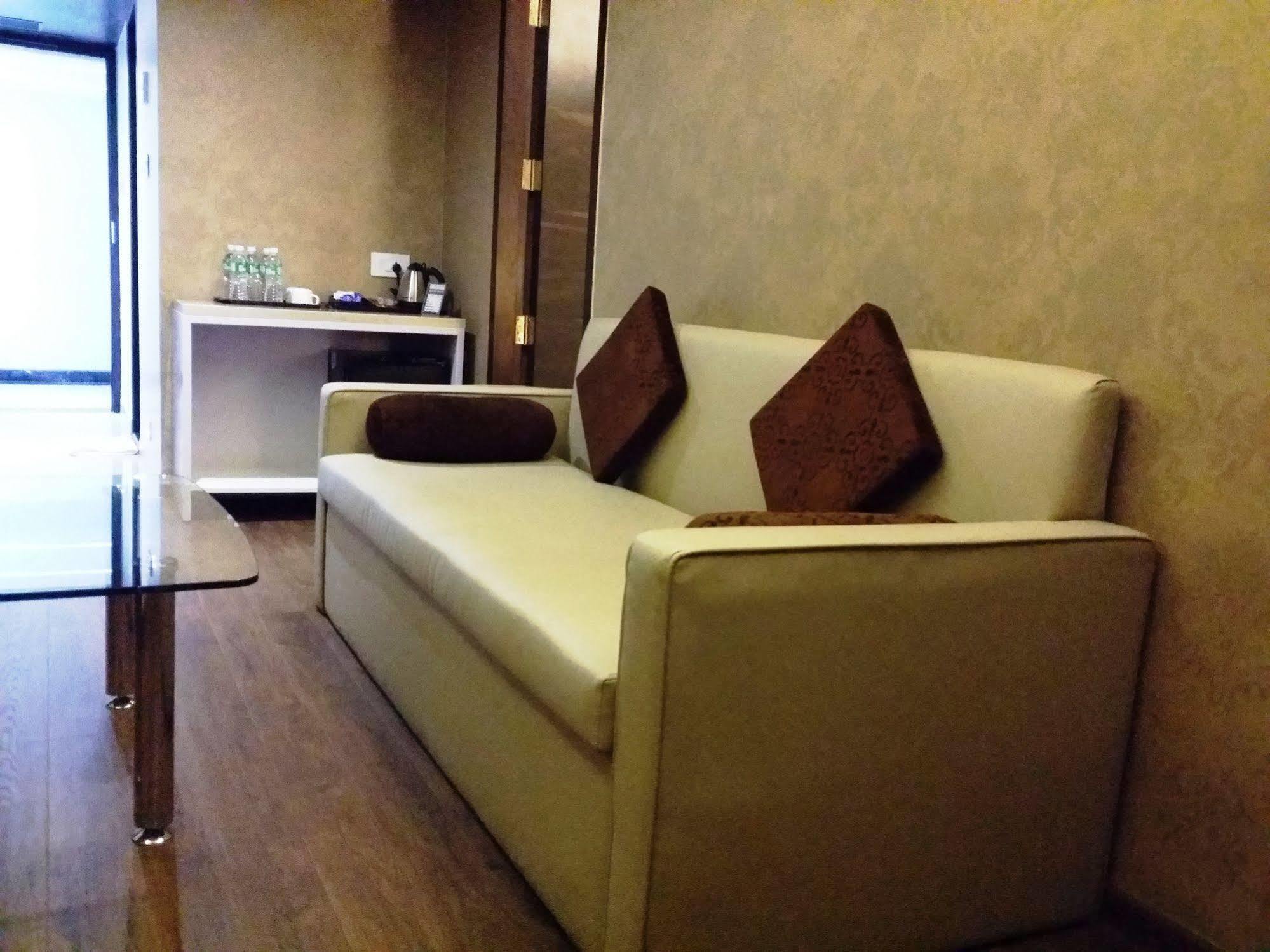 Hotel Oxina Lygon Tiruchirappalli Exteriör bild