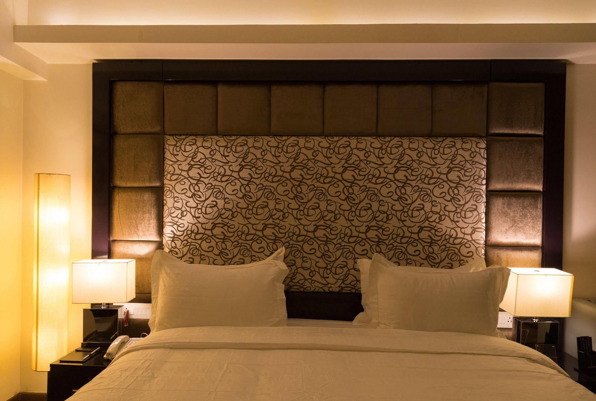 Hotel Oxina Lygon Tiruchirappalli Exteriör bild