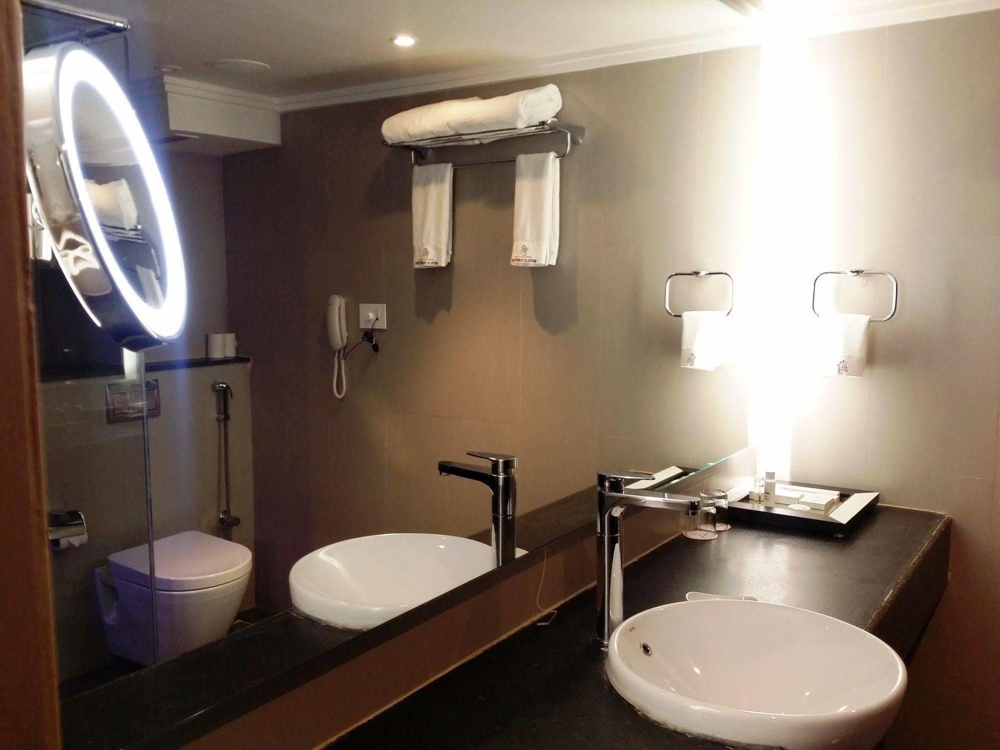 Hotel Oxina Lygon Tiruchirappalli Exteriör bild