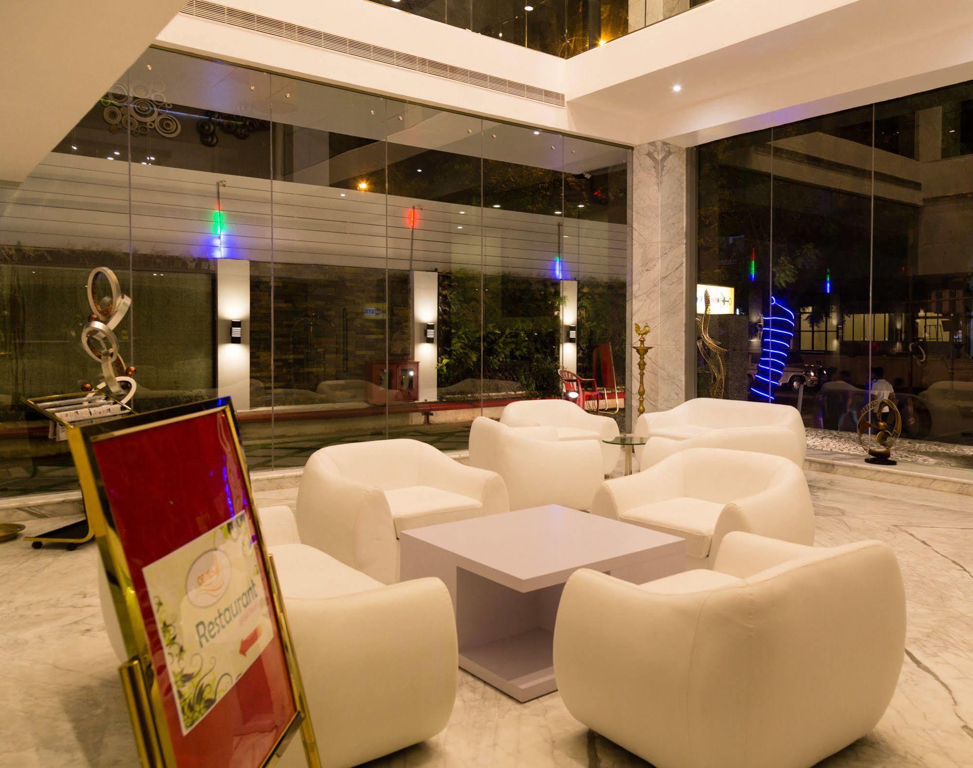 Hotel Oxina Lygon Tiruchirappalli Exteriör bild