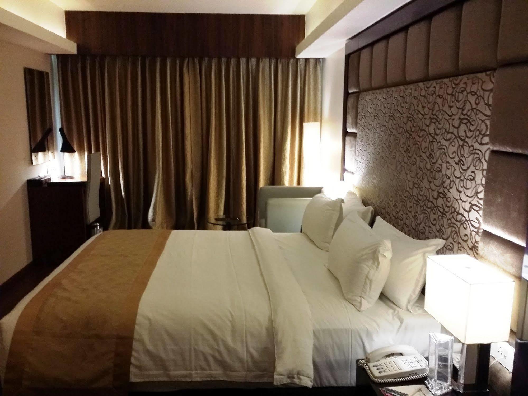 Hotel Oxina Lygon Tiruchirappalli Exteriör bild